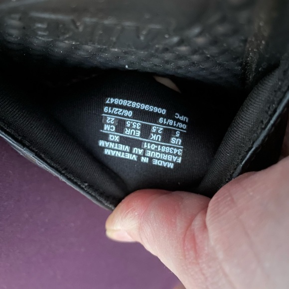 Like new Nike slides - Picture 2 of 3